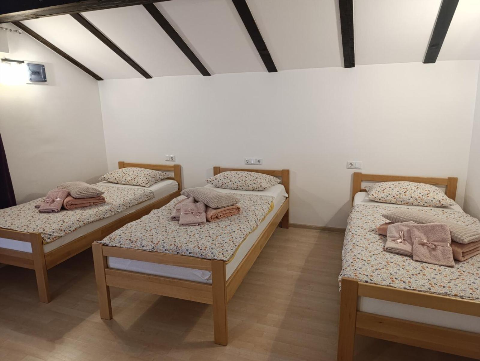 Naid Apartmani Kulen Vakuf Bagian luar foto
